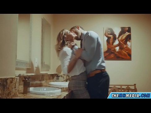 ❤️ Když vás na veřejných záchodcích svádí prsatá blondýna. ❤❌ Domácí porno u nás ❤